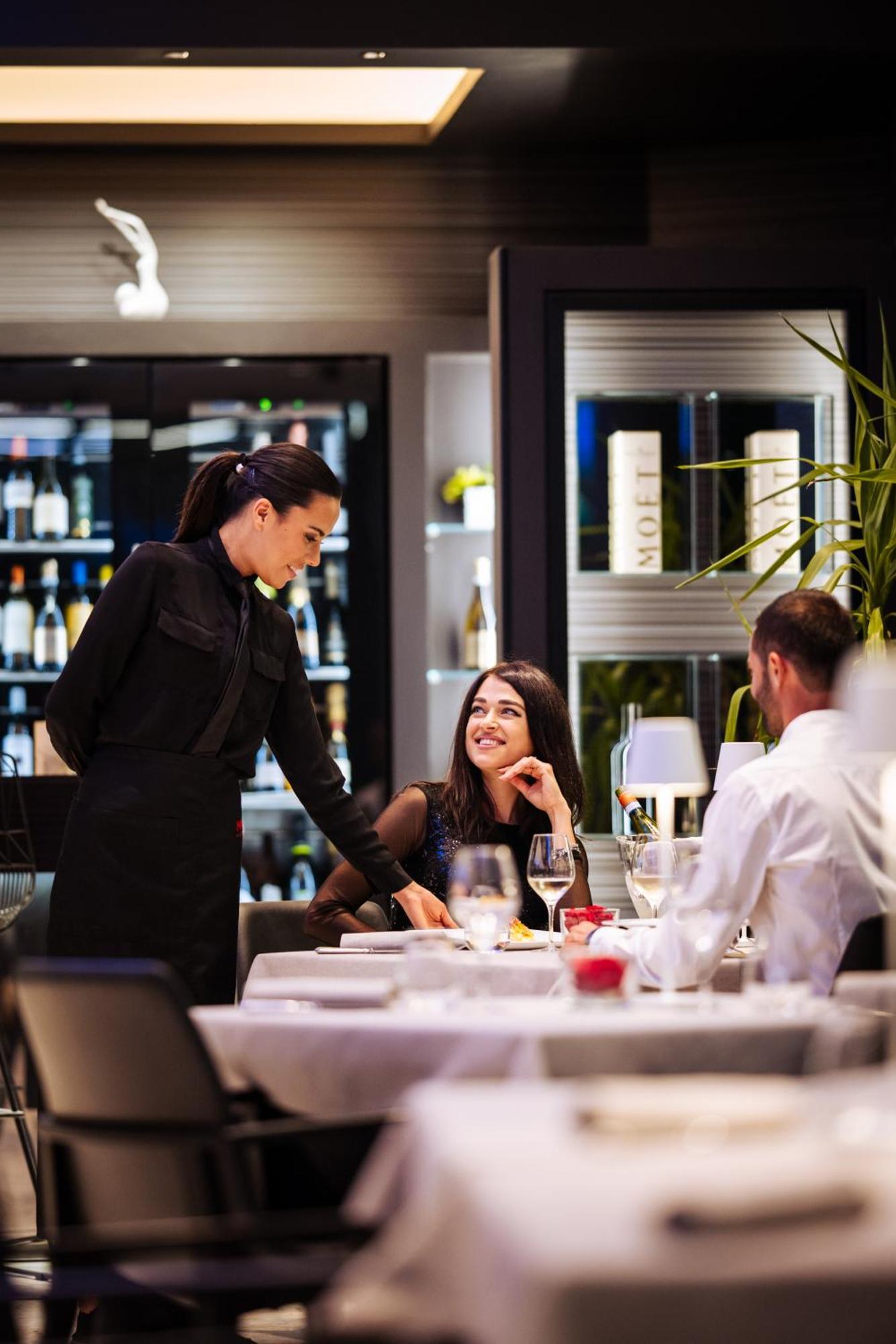 Raffaello & Mooka Restaurant Hotel